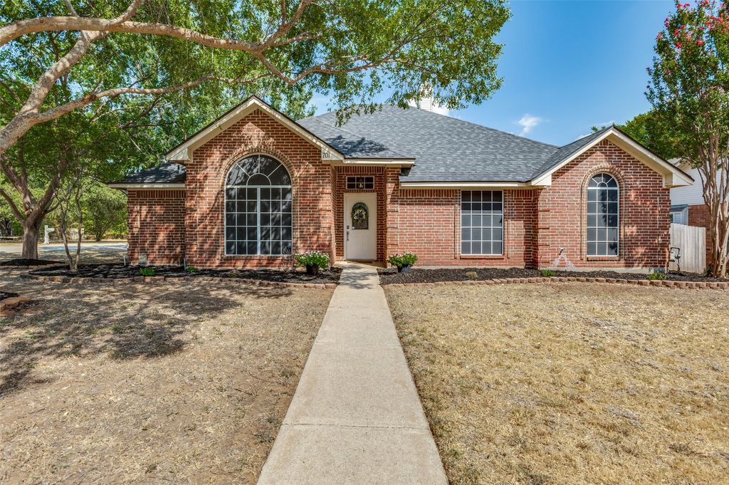 701 Carlisle Court, Lake Dallas, TX 75065 — exterior