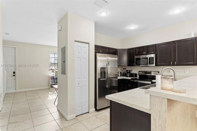 3209 SE 4th Ct, Homestead, FL 33033