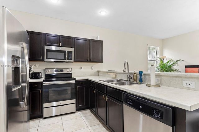 3209 SE 4th Ct, Homestead, FL 33033