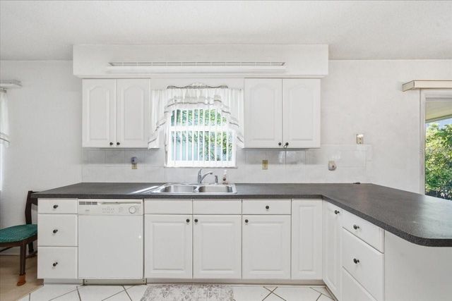 140 PATLIN CIRCLE E, Largo, FL 33770