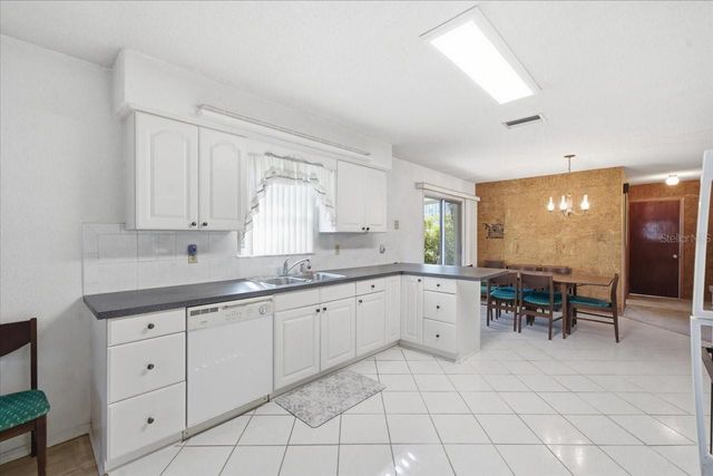 140 PATLIN CIRCLE E, Largo, FL 33770