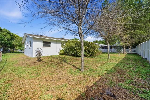 140 PATLIN CIRCLE E, Largo, FL 33770