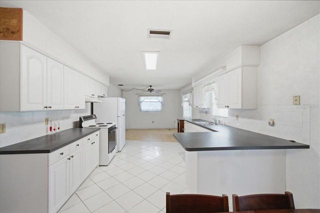 140 PATLIN CIRCLE E, Largo, FL 33770