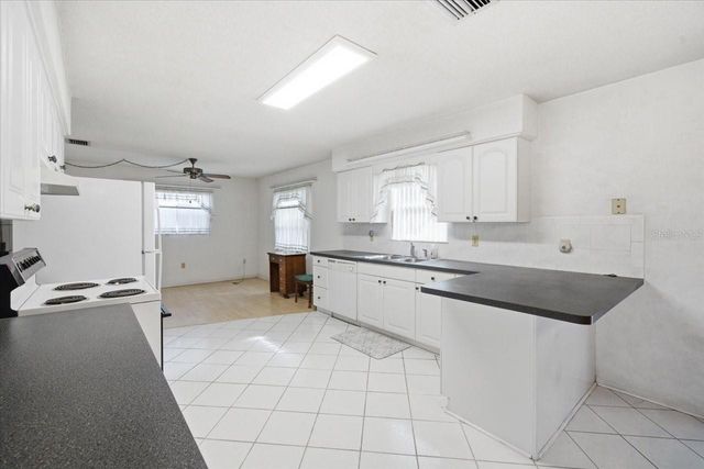 140 PATLIN CIRCLE E, Largo, FL 33770