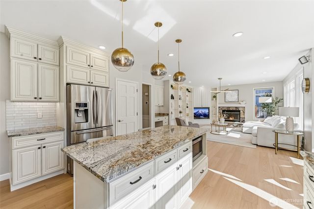 20573 NE 33rd Ct, Sammamish, WA 98074