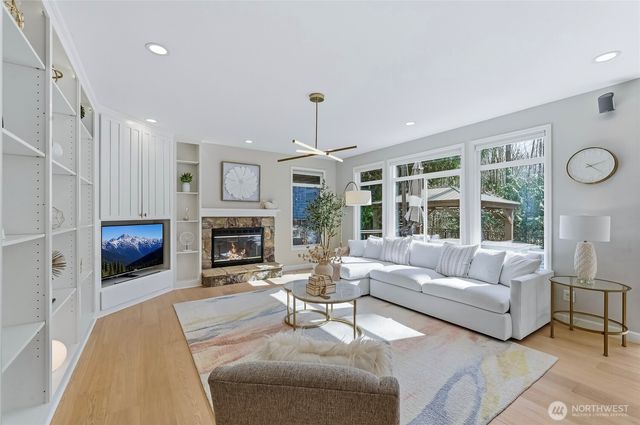 20573 NE 33rd Ct, Sammamish, WA 98074