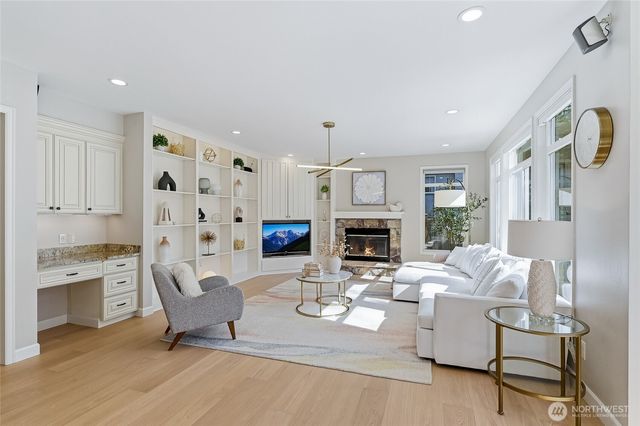 20573 NE 33rd Ct, Sammamish, WA 98074