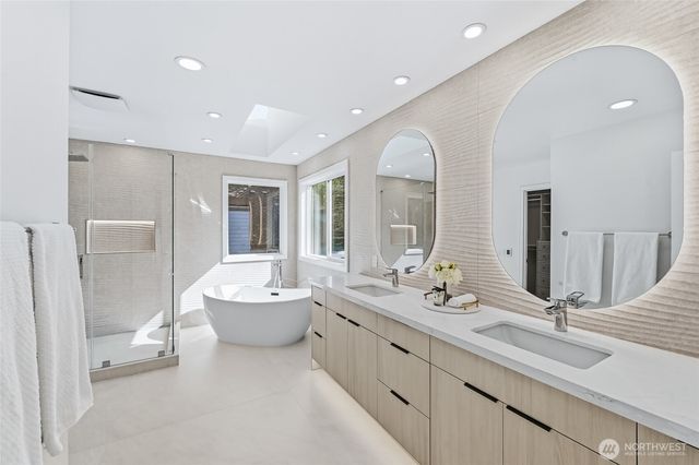 20573 NE 33rd Ct, Sammamish, WA 98074