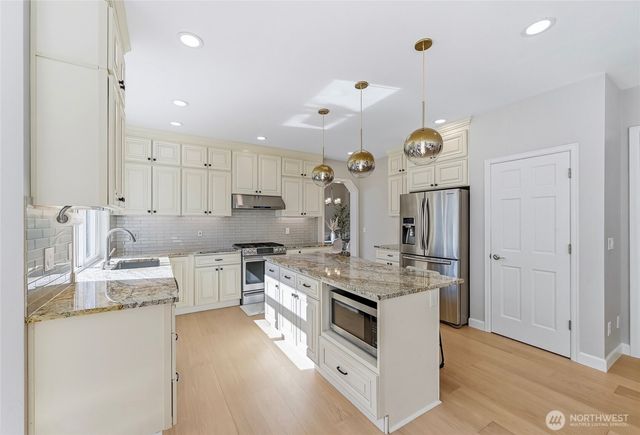 20573 NE 33rd Ct, Sammamish, WA 98074