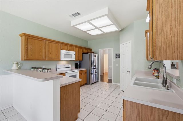 121 S Blue Bonnet Circle, Justin, TX 76247