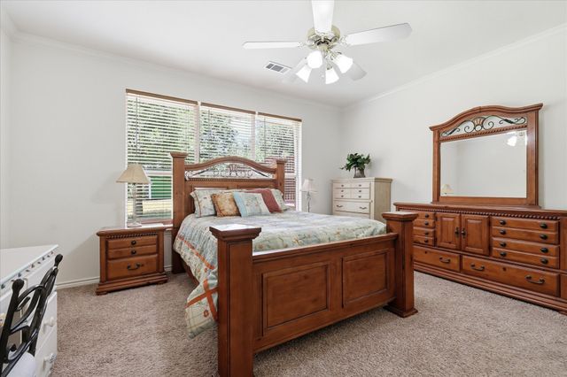 121 S Blue Bonnet Circle, Justin, TX 76247
