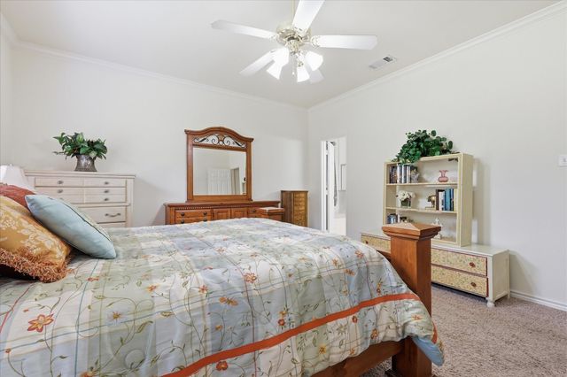 121 S Blue Bonnet Circle, Justin, TX 76247