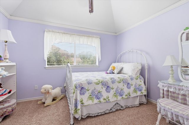 121 S Blue Bonnet Circle, Justin, TX 76247