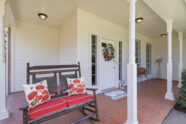 121 S Blue Bonnet Circle, Justin, TX 76247
