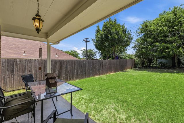 121 S Blue Bonnet Circle, Justin, TX 76247