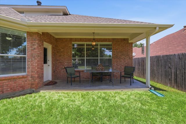 121 S Blue Bonnet Circle, Justin, TX 76247