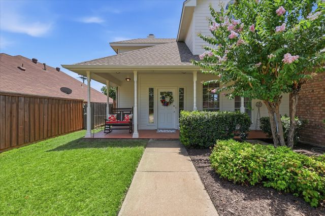 121 S Blue Bonnet Circle, Justin, TX 76247