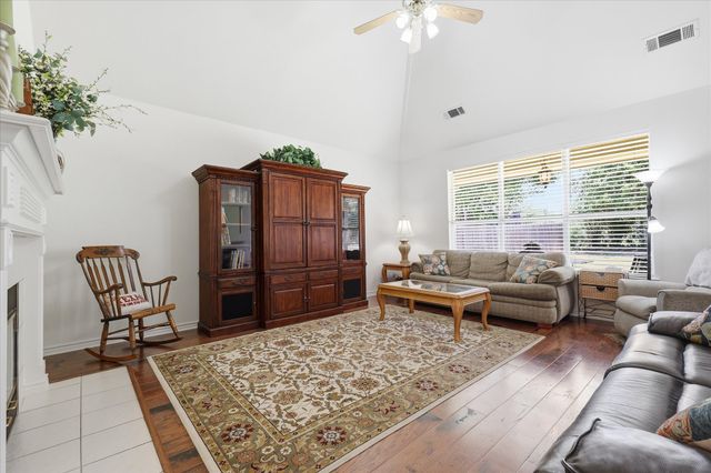 121 S Blue Bonnet Circle, Justin, TX 76247