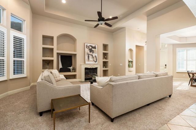 2735 Prescott Avenue, Clovis, CA 93619