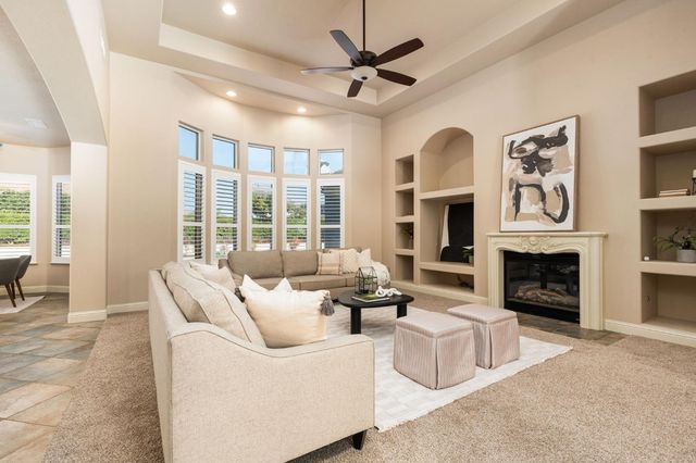 2735 Prescott Avenue, Clovis, CA 93619