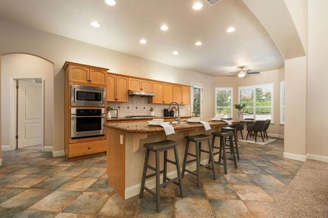 2735 Prescott Avenue, Clovis, CA 93619