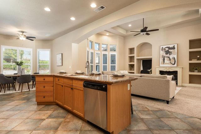 2735 Prescott Avenue, Clovis, CA 93619