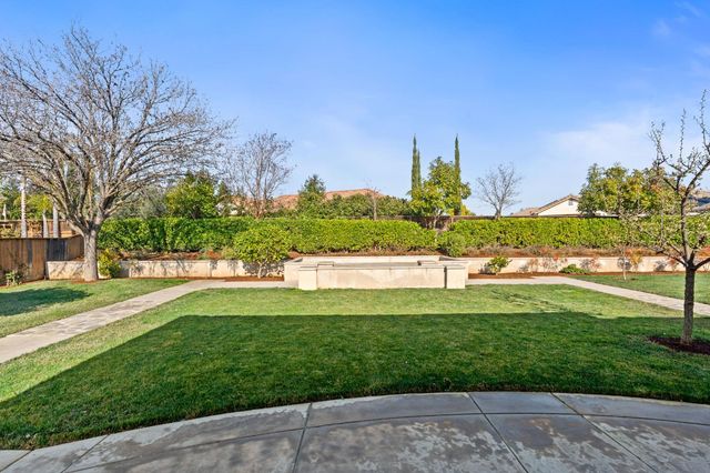 2735 Prescott Avenue, Clovis, CA 93619