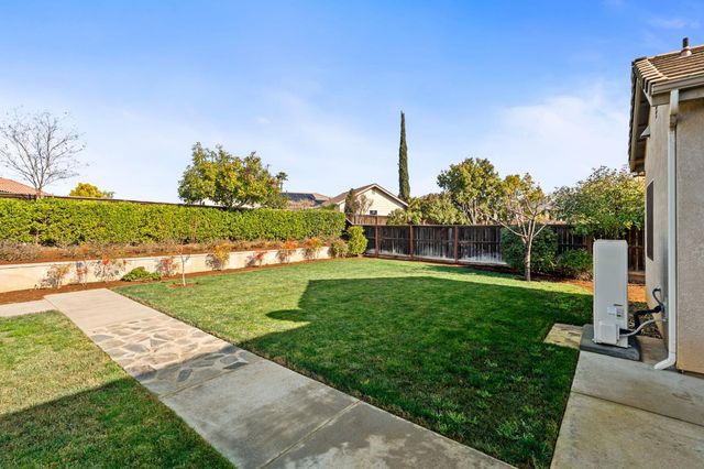 2735 Prescott Avenue, Clovis, CA 93619