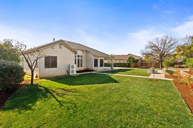 2735 Prescott Avenue, Clovis, CA 93619