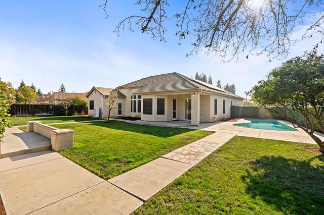 2735 Prescott Avenue, Clovis, CA 93619