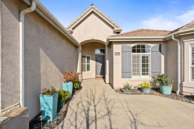 2735 Prescott Avenue, Clovis, CA 93619