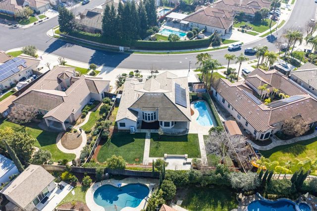 2735 Prescott Avenue, Clovis, CA 93619