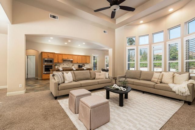 2735 Prescott Avenue, Clovis, CA 93619