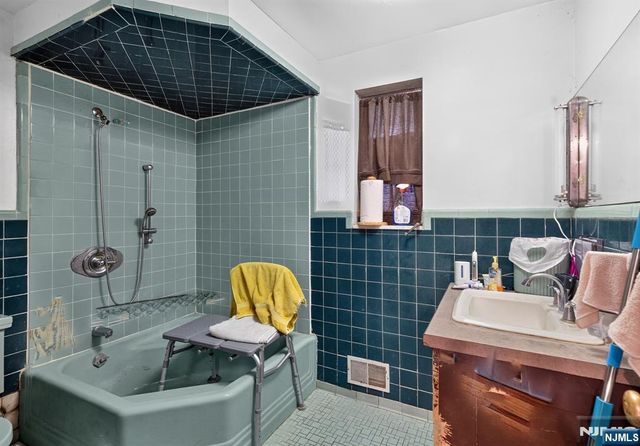 214 Berdan Avenue, Wayne, NJ 07470