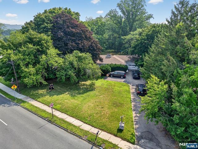 214 Berdan Avenue, Wayne, NJ 07470
