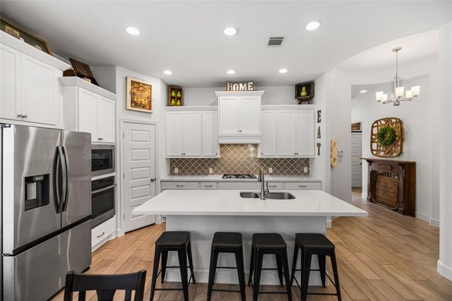 122 Hidden Peak Drive, Montgomery, TX 77316