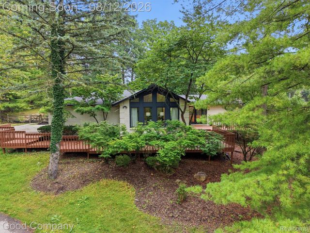 6733 Bloomfield Lane, West Bloomfield Charter Township, MI 48322
