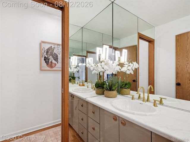 6733 Bloomfield Lane, West Bloomfield Charter Township, MI 48322