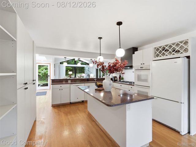 6733 Bloomfield Lane, West Bloomfield Charter Township, MI 48322