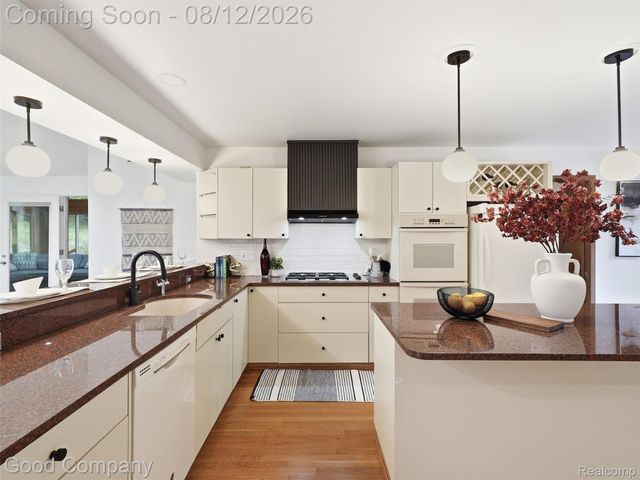 6733 Bloomfield Lane, West Bloomfield Charter Township, MI 48322
