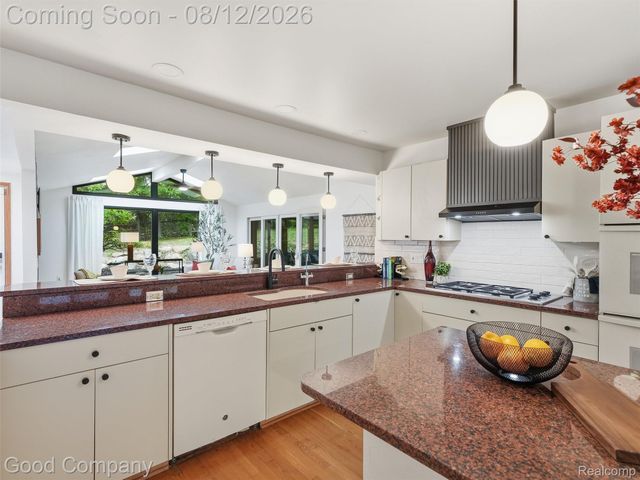 6733 Bloomfield Lane, West Bloomfield Charter Township, MI 48322