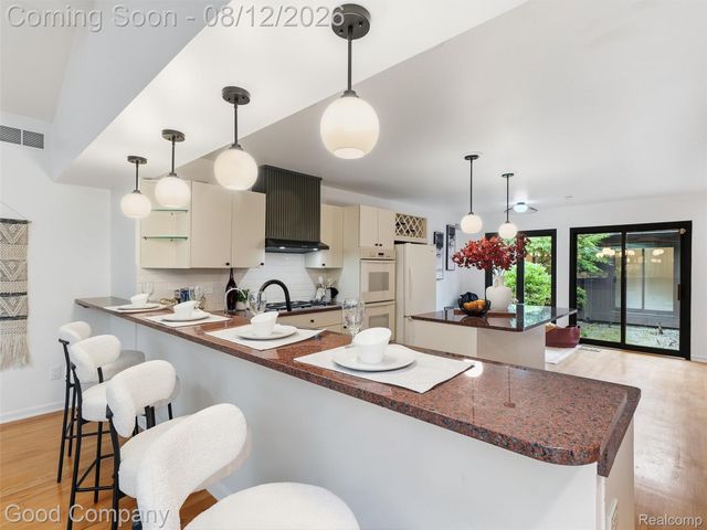 6733 Bloomfield Lane, West Bloomfield Charter Township, MI 48322