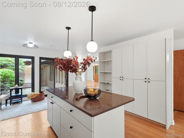 6733 Bloomfield Lane, West Bloomfield Charter Township, MI 48322