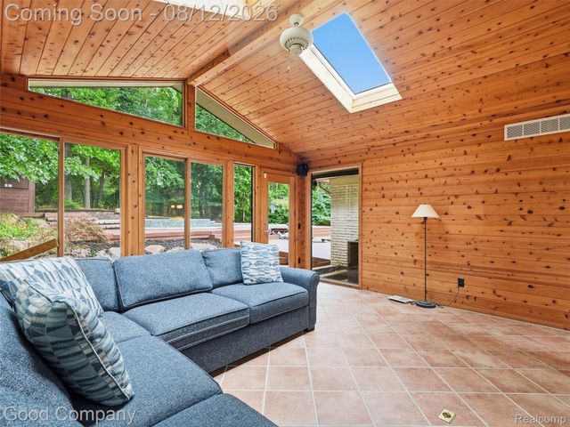 6733 Bloomfield Lane, West Bloomfield Charter Township, MI 48322