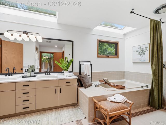 6733 Bloomfield Lane, West Bloomfield Charter Township, MI 48322