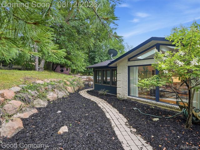 6733 Bloomfield Lane, West Bloomfield Charter Township, MI 48322