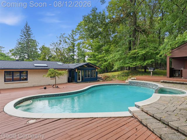 6733 Bloomfield Lane, West Bloomfield Charter Township, MI 48322