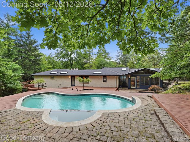 6733 Bloomfield Lane, West Bloomfield Charter Township, MI 48322