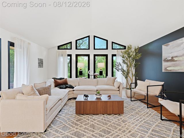 6733 Bloomfield Lane, West Bloomfield Charter Township, MI 48322