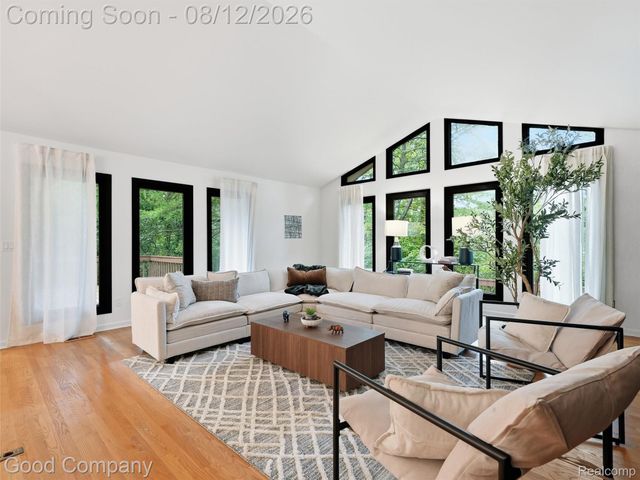 6733 Bloomfield Lane, West Bloomfield Charter Township, MI 48322